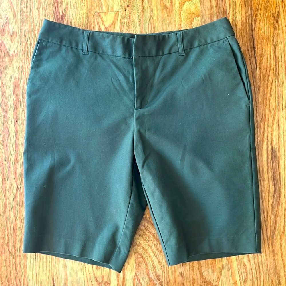 Liz Claiborne Emma green shorts.  size 10